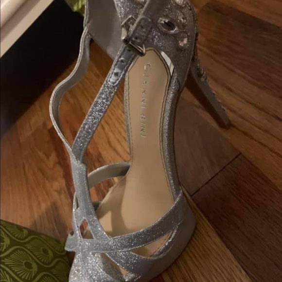 Heels - Picture 4 of 4